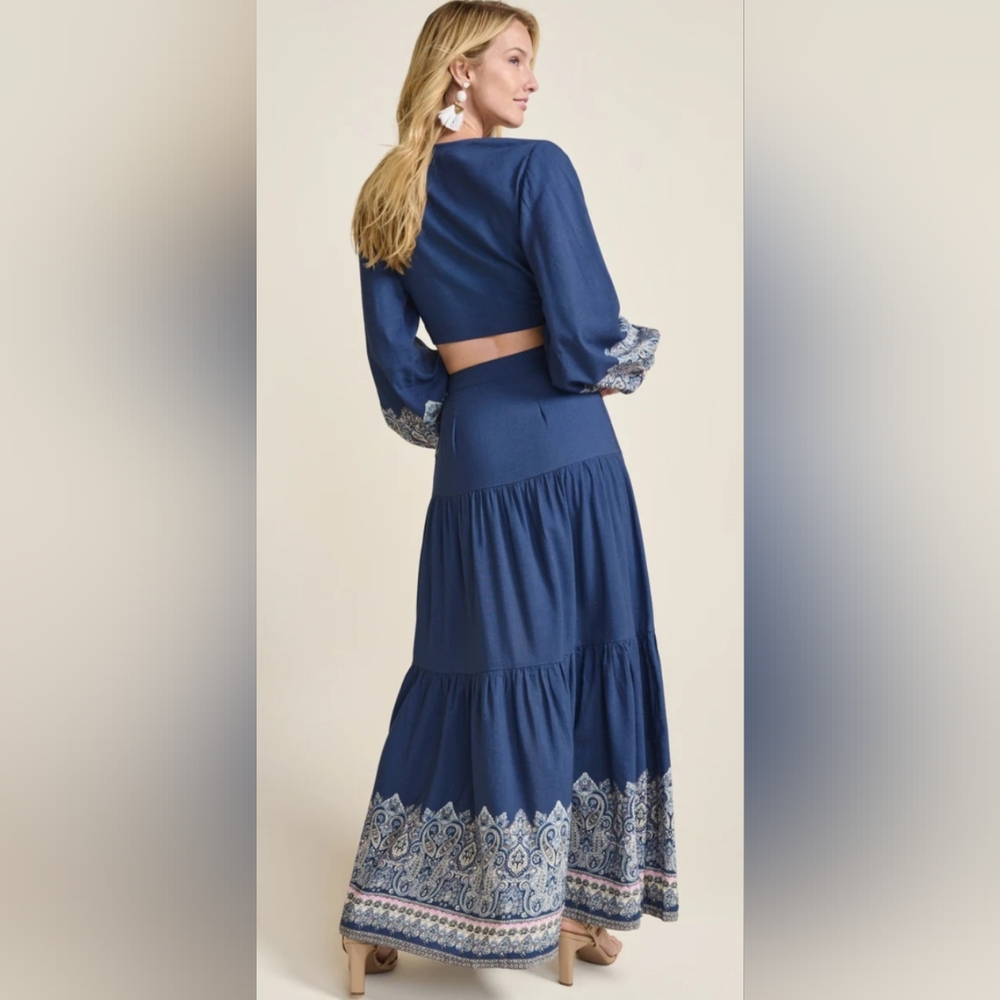Venus 2-piece Tie front crop top with Tiered maxi skirt Size 4 - Picture 2 of 8